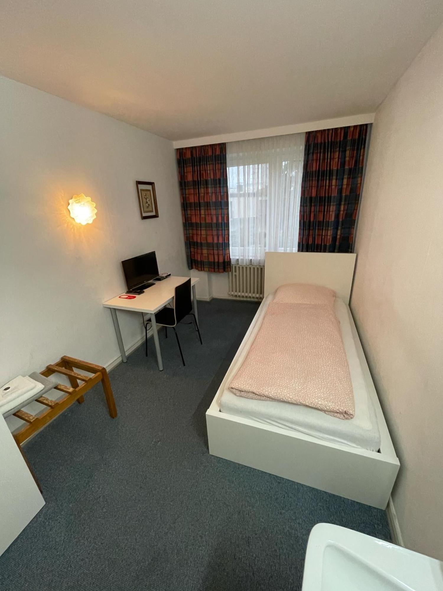 Haven Hotels - Hotel Am Stadion Leverkusen Rum bild